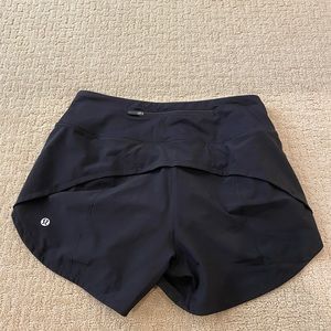 Lulu Short 4 Tall. NWOT
